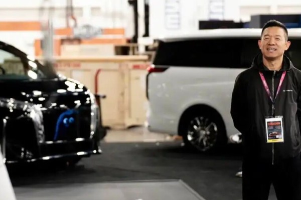 贾跃亭“造人”上热搜，机器人1.7万开卖，已拿下1211台订单