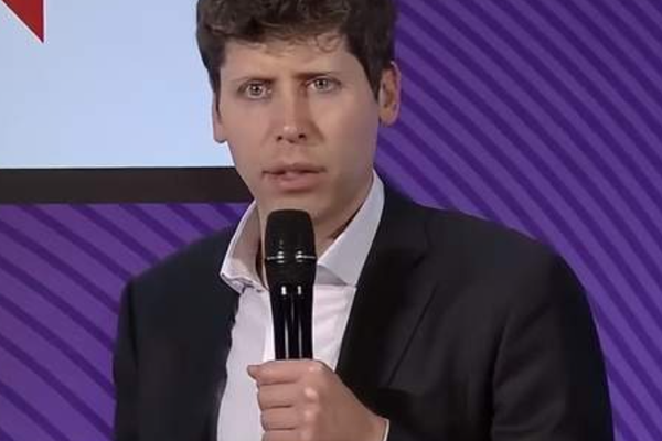 奥特曼：训练一个人需要20年+1000亿人进化，训练AI更划算