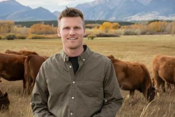 造火箭的辞职去放牛，彼得·蒂尔花20亿美元押注一个AI牛项圈