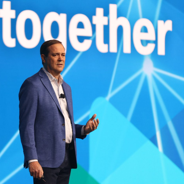 思科 CEO 罗宾斯：AI 的影响将比互联网更大，一些公司会倒在“泡沫”中