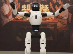 擎天租上线“999 元全民机器人体验计划”，灵犀 X2、远征 A2 等机型参与