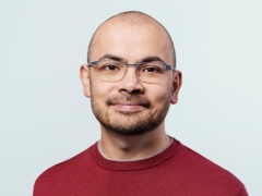 谷歌 DeepMind CEO 哈萨比斯：当前的 AGI 尚无法匹敌人类智能