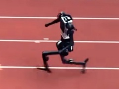 宇树科技官宣 H1 机型参赛北京人形机器人马拉松，内部测试半马 50 多分钟