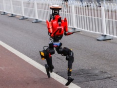 方飞谈荣耀首次参赛机器人半马霸榜前六：这是技术积累到一定阶段后，自然发生的迁移