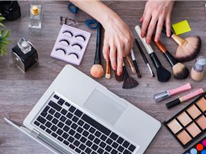 "最美产品经理"做AI化妆镜:宋紫薇离开vivo创业,瞄准时尚AI硬件市场